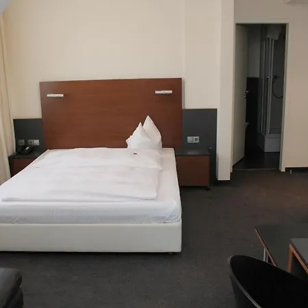 Hotel Am Hirschgarten 3*