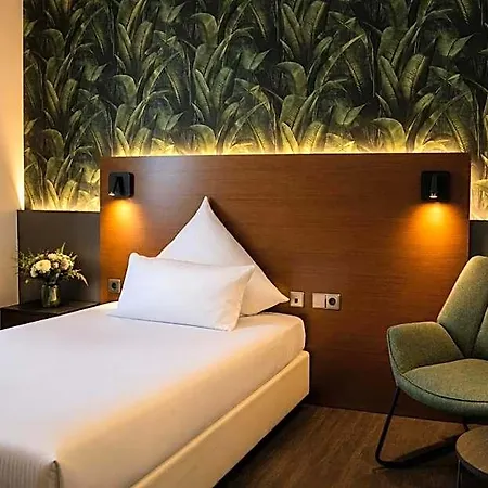 Hotel Am Hirschgarten 3*