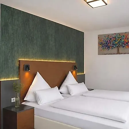 Hotel Am Hirschgarten 3*