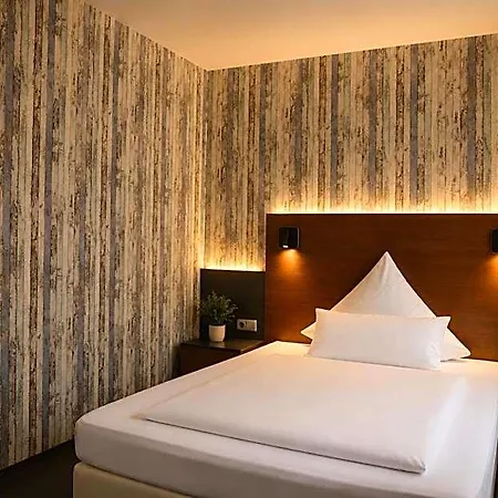 Hotel Am Hirschgarten 3*