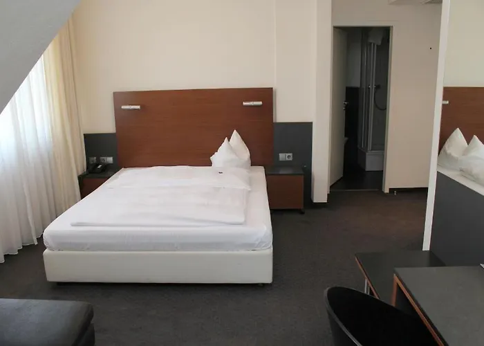 Hotel Am Hirschgarten 3*